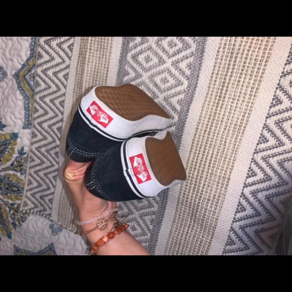 Vans - Picture 3 of 9